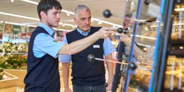apprendista e tutor in filiale nella zona back-off
