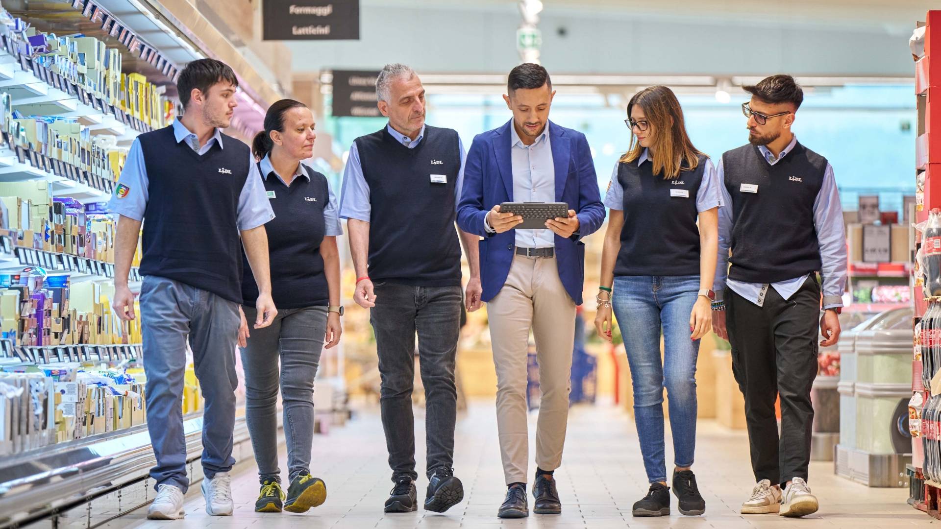 area manager con squadra in punto vendita