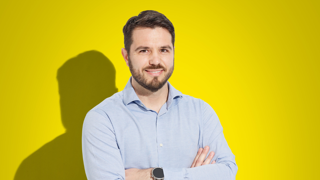 collega sorridente