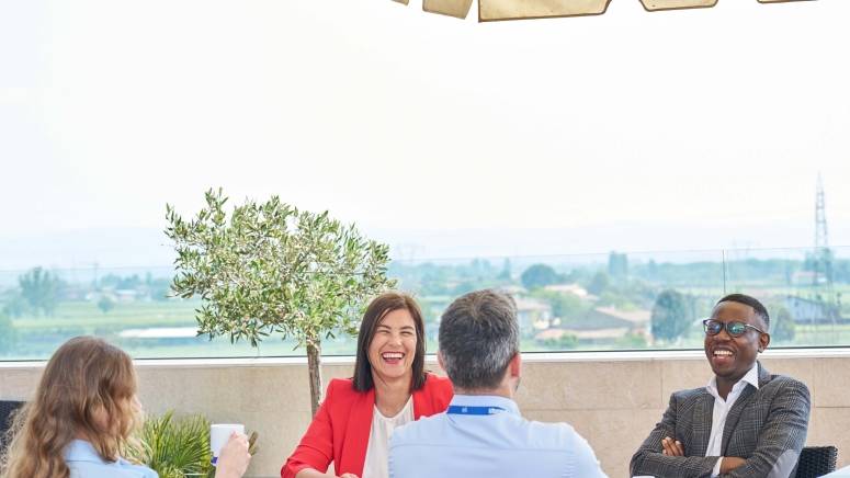 colleghi in terrazza