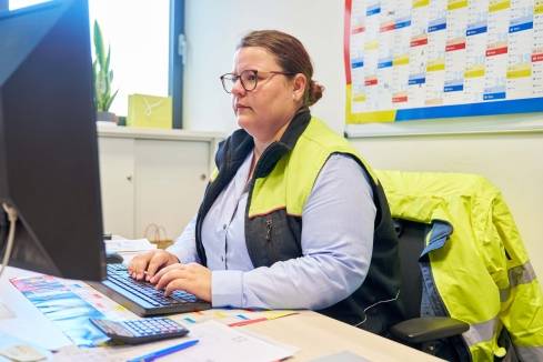 Responsabile Processi Operativi a PC in ufficio