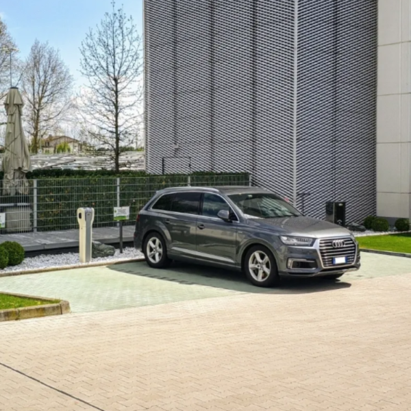 CSR - colonnine auto elettriche