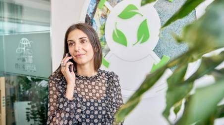 Collega donna logistica