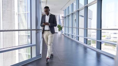 Collega uomo amministrazione