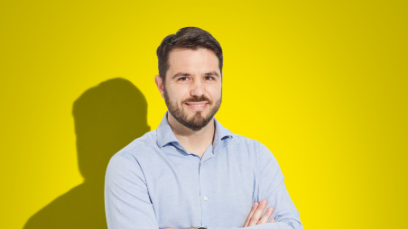 collega sorridente