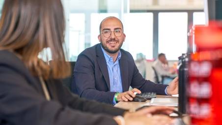 Collega uomo vendite