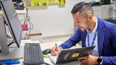 area manager in ufficio in punto vendita